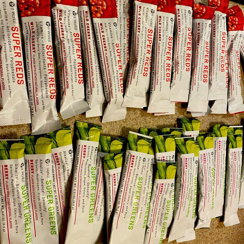 it Works! SuperGreens and SuperReds Packets
